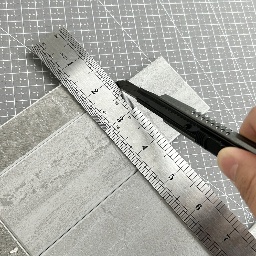 Snap blade knife with SK5 Carbon Steel Black Blade cutting composite tiles