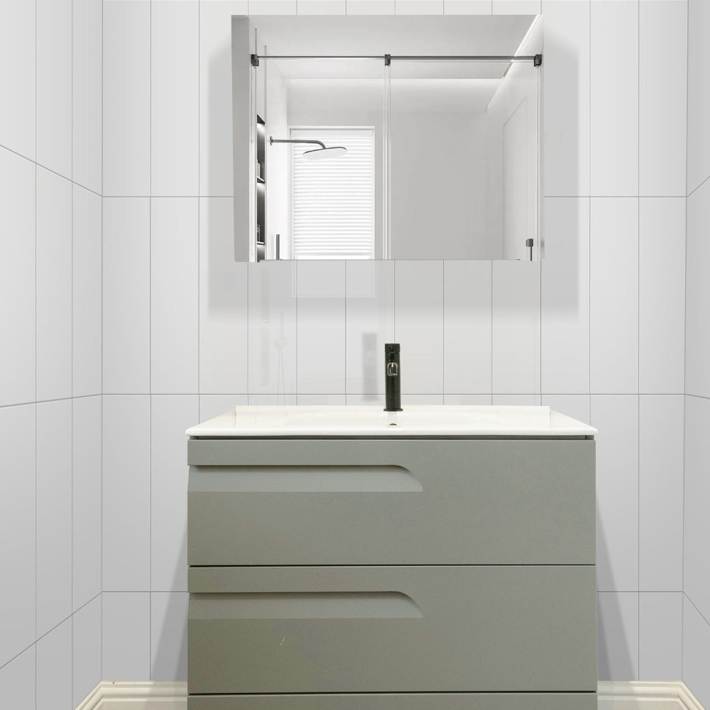 FLEXI Rectangular white gloss tiles in bathroom