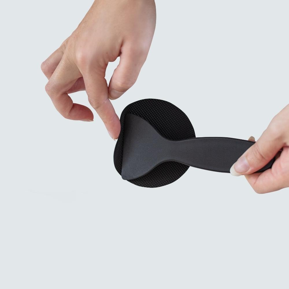 Application of black anti-slip grip