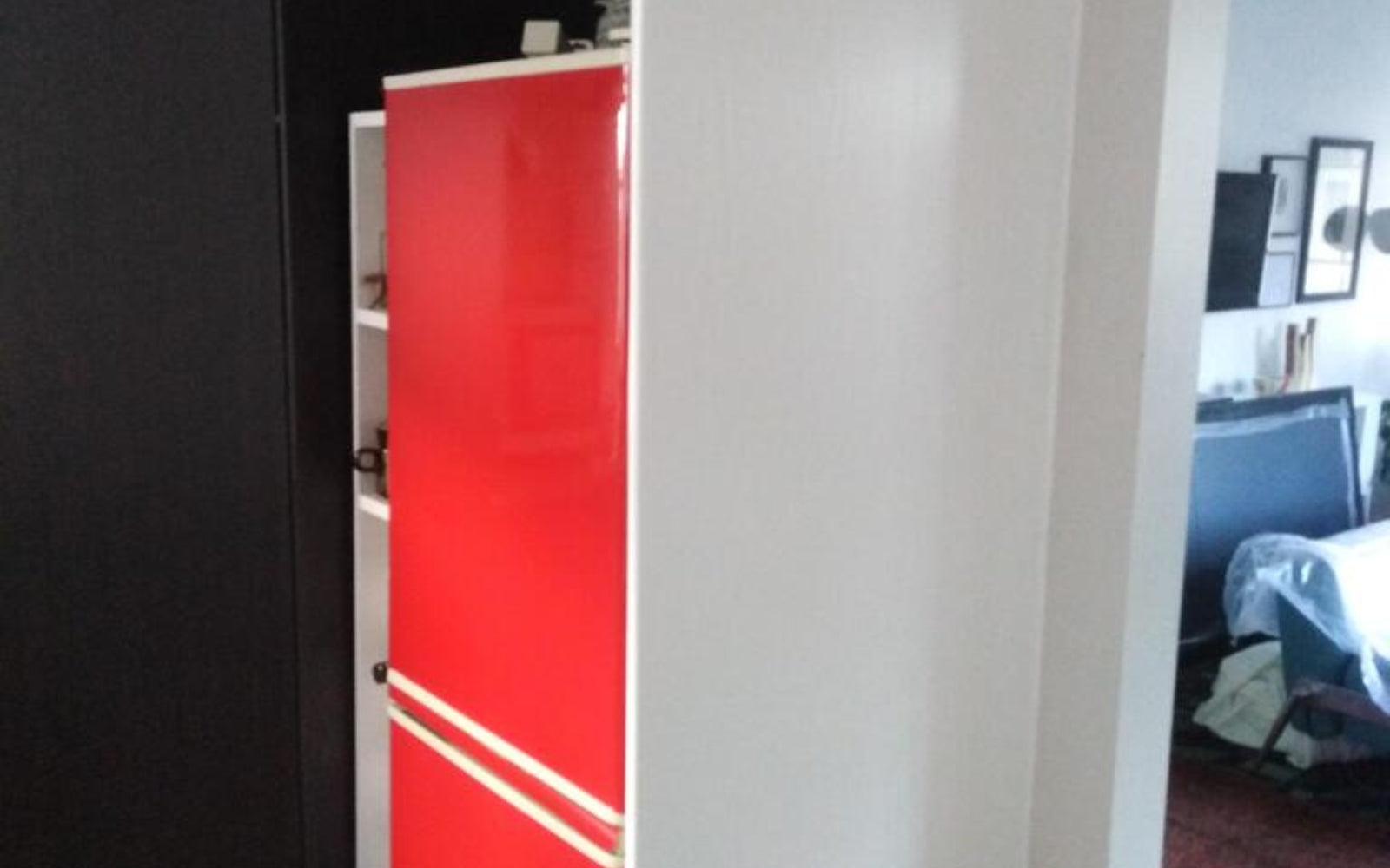 White vinyl wrapped kitchen panel